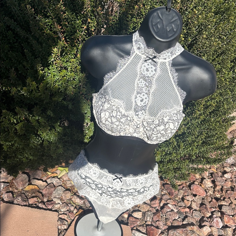 Victoria's Secret High-Neck Lace Bralette 34D & medium thong-brand new/with tag